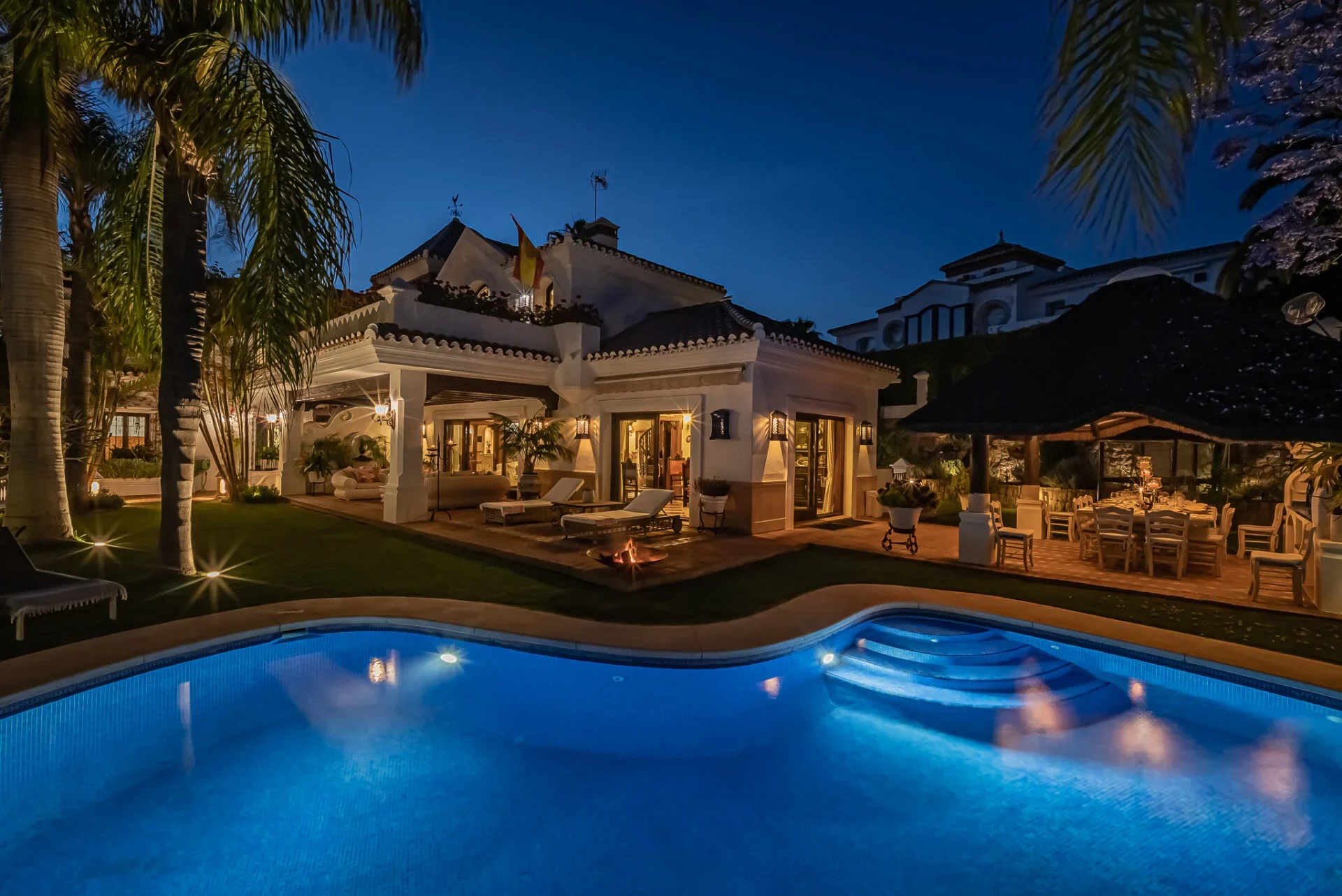 EXTERIOR-NOCHE-2-1920x1283